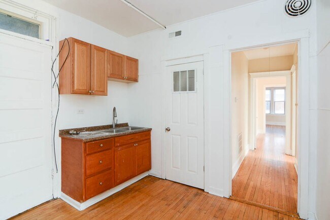 4001 W Montrose Ave in Chicago, IL - Building Photo - Building Photo
