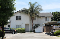 9044 Chantry Ave in Fontana, CA - Foto de edificio - Building Photo