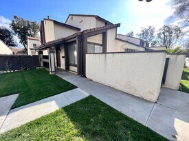 24710 Sand Wedge Ln in Santa Clarita, CA - Building Photo