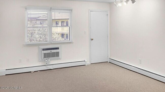 138 Wharfside Dr in Monmouth Beach, NJ - Building Photo - Building Photo