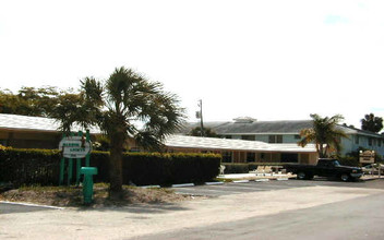 Pelican's Nest in Pompano Beach, FL - Foto de edificio - Building Photo