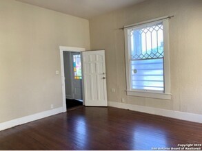 410 E Carson St in San Antonio, TX - Building Photo - Building Photo
