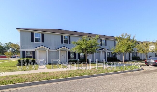 8401 McGirts Village Ln in Jacksonville, FL - Building Photo - Building Photo