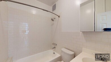 52 W 56th St in New York, NY - Building Photo - Building Photo
