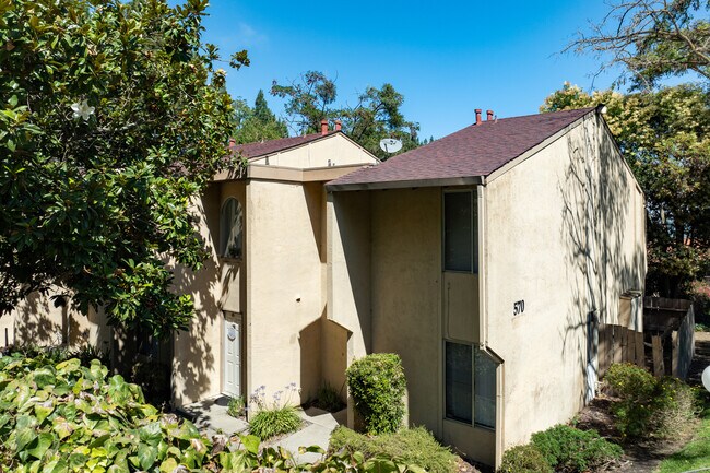 Villas at Harbor Pointe in Pinole, CA - Building Photo - Building Photo