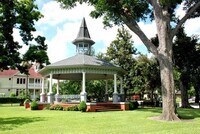 1421 Cortlandt St photo'