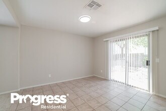 3025 W Silver Sage Ln in Phoenix, AZ - Building Photo - Building Photo