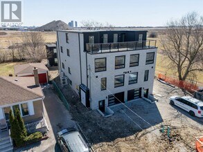 1 Dunsmore Gardens in Toronto, ON - Building Photo - Building Photo