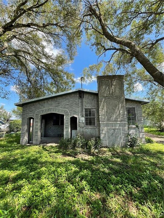 13 Cedar Ave in La Blanca, TX - Building Photo