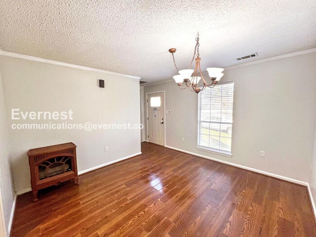 property at 26 Silverleaf Ct