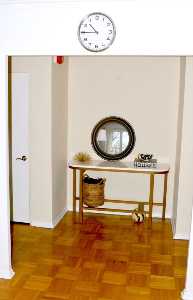 62 S Forster Park Dr, Unit Caroline Building in Oakville, ON - Building Photo - Building Photo