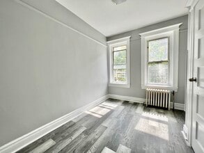 100 Romaine Ave in Jersey City, NJ - Building Photo - Building Photo