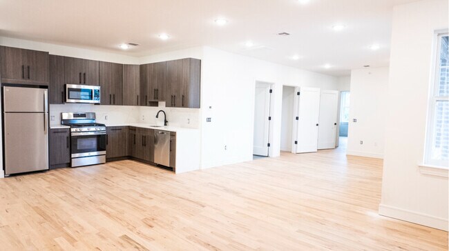 201 Newark Pompton Tpke in Little Falls, NJ - Building Photo - Building Photo