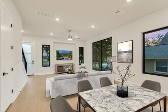 114 Lightsey Rd in Austin, TX - Building Photo - Building Photo