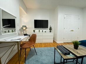 317 E 75th St in New York, NY - Building Photo - Building Photo