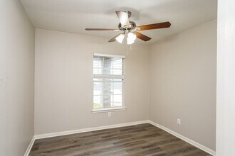 18407 Heartland Ct in Humble, TX - Foto de edificio - Building Photo