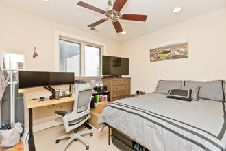 2414 W Moffat St, Unit # 01 in Chicago, IL - Building Photo - Building Photo