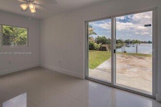 1280 NW 111th St in Miami, FL - Building Photo - Building Photo
