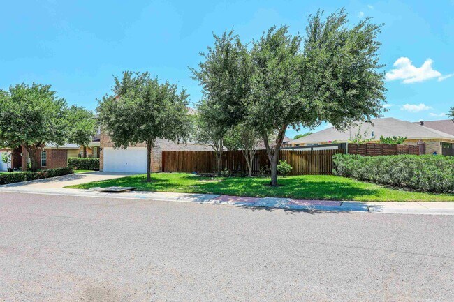 12102 Ent Loop in Laredo, TX - Building Photo - Building Photo