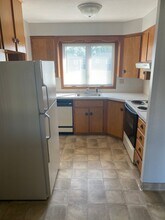 2325 Victoria Dr SW in Cedar Rapids, IA - Building Photo - Building Photo