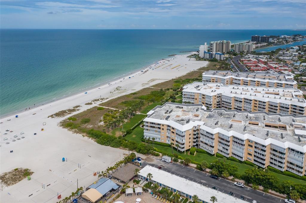 6500 Sunset Way in St Pete Beach, FL - Building Photo