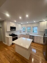 86 Orchard St, Unit #1 in Medford, MA - Foto de edificio - Building Photo