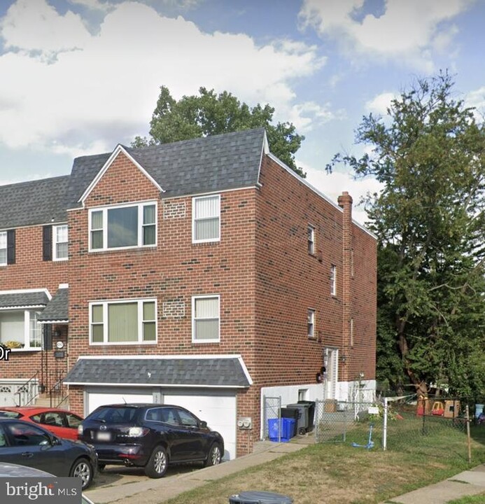 4245 Lyman Dr in Philadelphia, PA - Building Photo