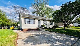 1242 Cedarcliff Dr in Glen Burnie, MD - Building Photo