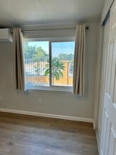 8861 Live Oak Ave in Fontana, CA - Foto de edificio - Building Photo