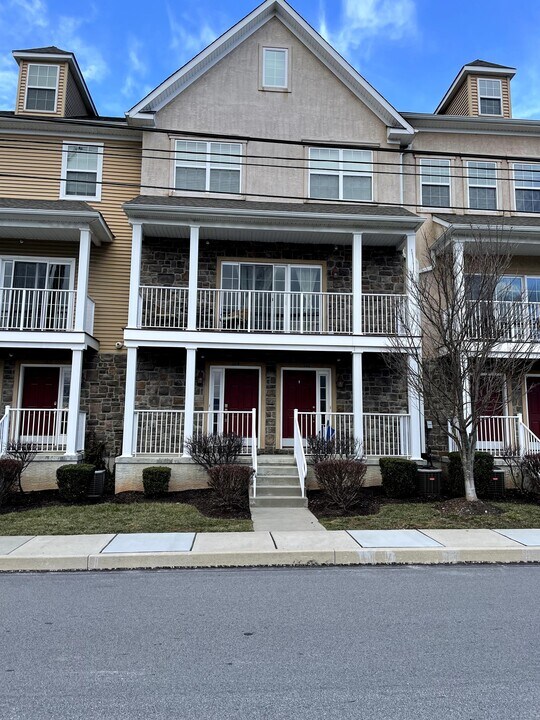 164 Justin Dr in West Chester, PA - Building Photo