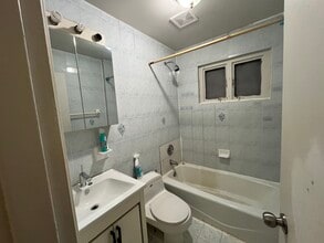 8036 242nd St, Unit 1st Floor in Bellerose, NY - Building Photo - Building Photo