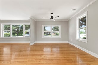 8331 W Gunnison St in Norridge, IL - Building Photo - Building Photo
