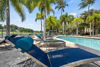 5555 N Military Trl in Boca Raton, FL - Building Photo - Building Photo