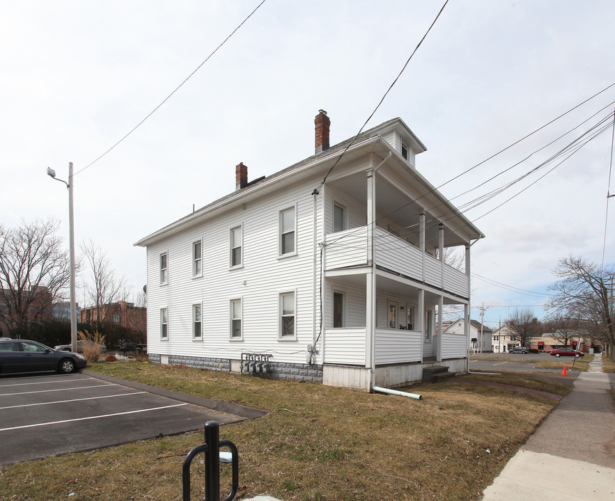 32 School St in Hamden, CT - Building Photo