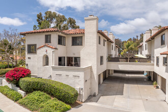 Mission Point Townhomes in Oceanside, CA - Foto de edificio - Building Photo