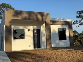 133 Nacelle Ave S in Lehigh Acres, FL - Building Photo