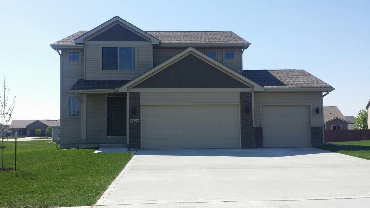 3509 NW 14th St in Ankeny, IA - Building Photo