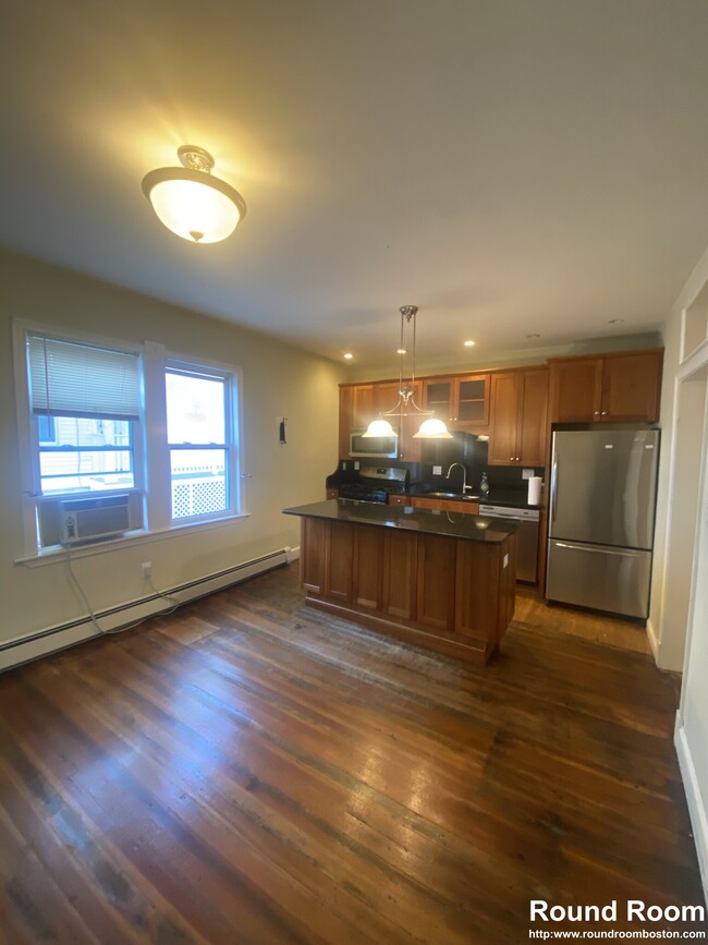 38 Newcastle Rd, Unit 1 in Boston, MA - Building Photo - Building Photo