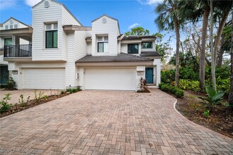 27002 Oakwood Lake Dr in Bonita Springs, FL - Foto de edificio - Building Photo