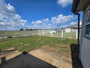1105 N Nolan River Rd-Unit -Unit B in Cleburne, TX - Building Photo - Building Photo