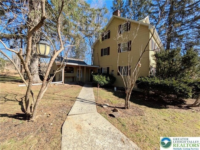 3470 Rhododendron Dr in Northampton, PA - Foto de edificio - Building Photo