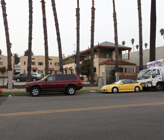 1415-1425 N Hobart Blvd in Los Angeles, CA - Building Photo - Building Photo