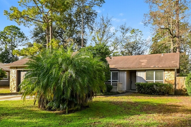property at 11152 Cloverhill Cir W