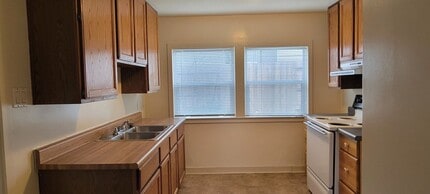 1274 Orange Ave in Redding, CA - Building Photo - Building Photo