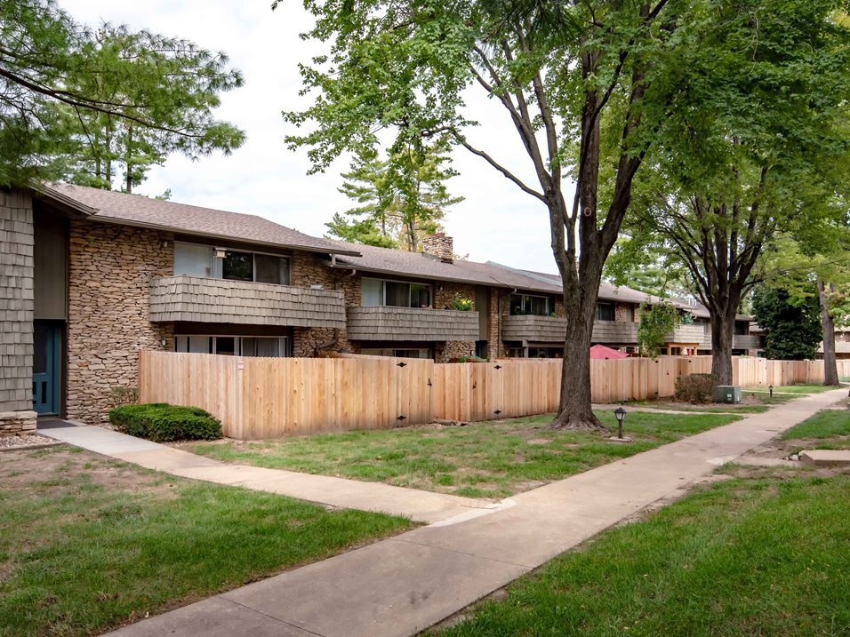 Corinth Valley in Prairie Village, KS - Foto de edificio