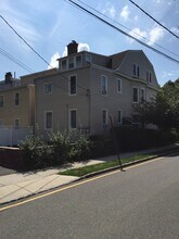 10 Gould Plz, Unit 2ndfloor in Caldwell, NJ - Building Photo - Building Photo