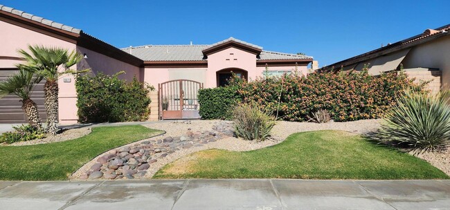 30671 Brighton Way in Cathedral City, CA - Foto de edificio - Building Photo