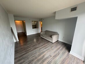 800 4th St SW, Unit S409 in Washington, DC - Building Photo - Building Photo