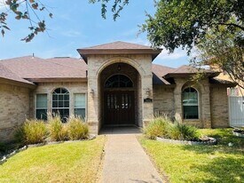 3816 Winrock Dr in Laredo, TX - Building Photo
