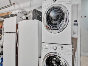 9700 NW 33rd St in Sunrise, FL - Building Photo - Building Photo